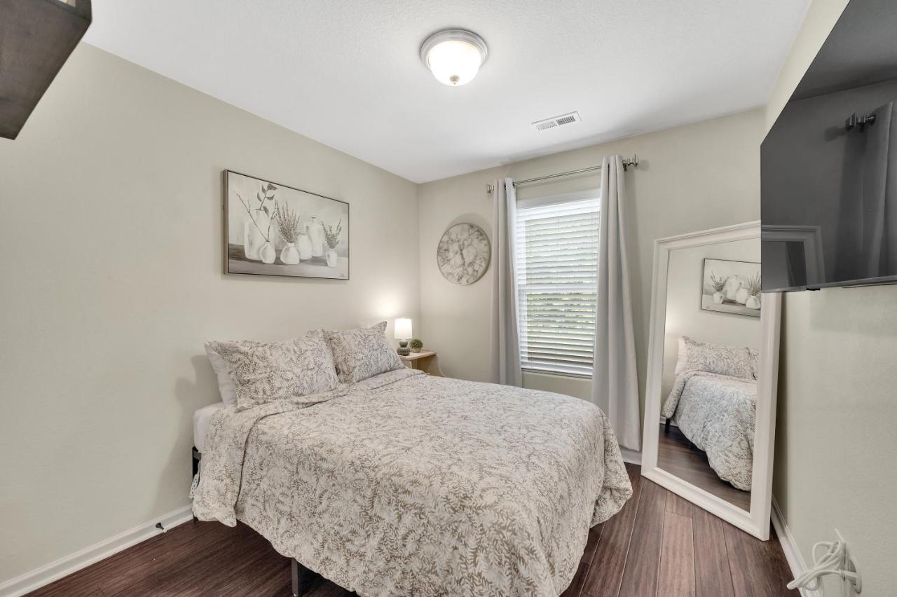Cozy Home Close To Airport, Downtown, & Us Whitewater Center 샬럿 외부 사진